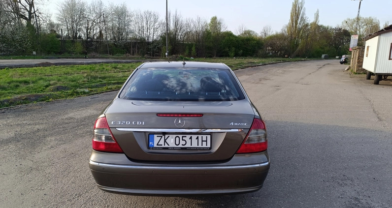 Mercedes-Benz Klasa E cena 29900 przebieg: 258000, rok produkcji 2006 z Koszalin małe 92